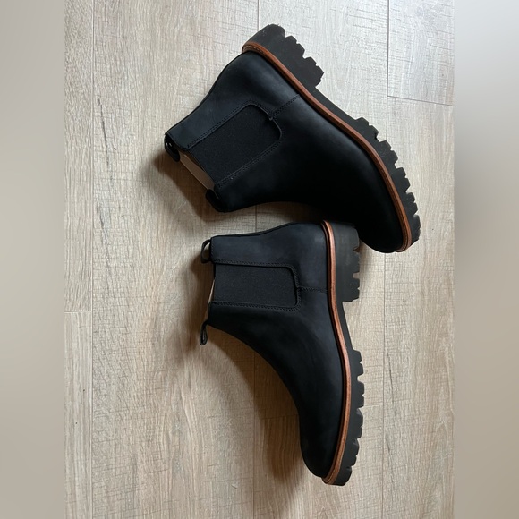 Nisolo Elegant Black Ankle Boots with Tan Accents - Picture 4 of 13